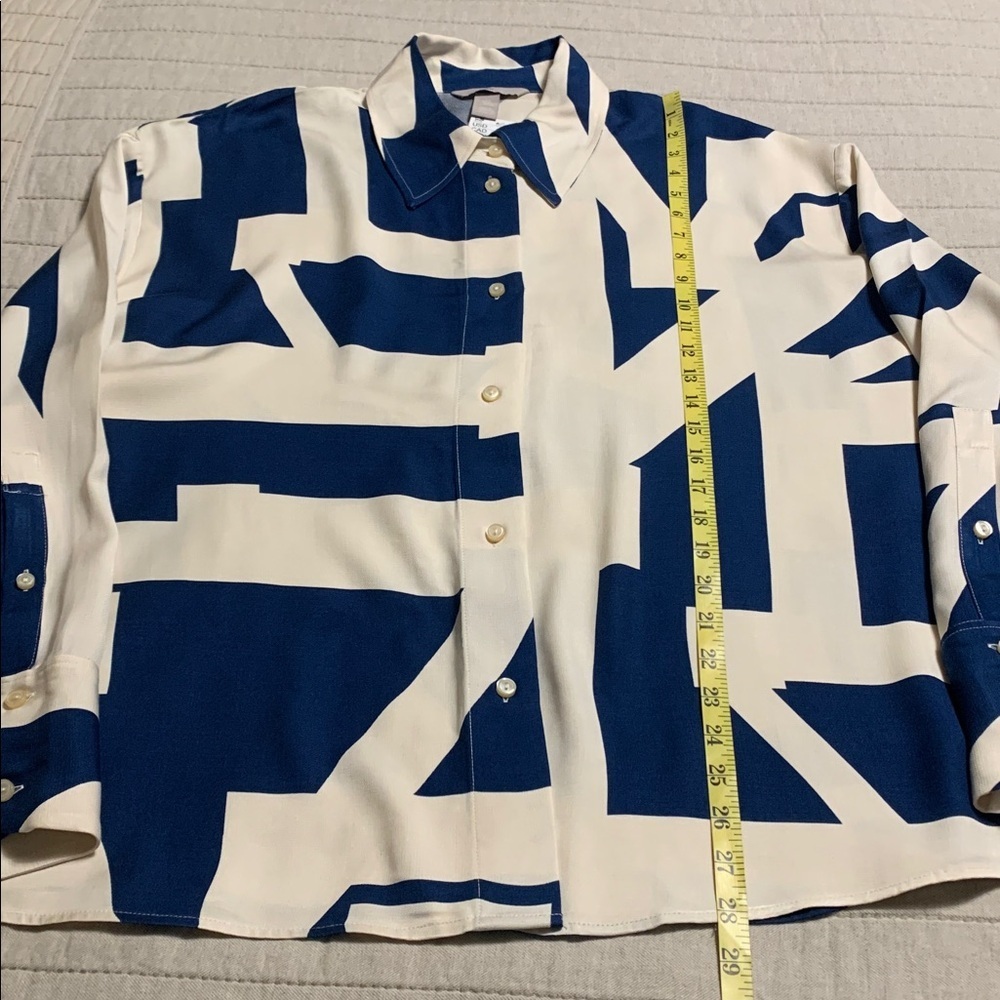 H&M Women’s Blue and Cream Abstract Geometrical XL Button Up Long Sleeve Blouse - Picture 11 of 11